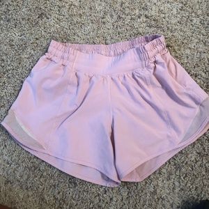 lululemon size 4 hotty hot shorts (4in)